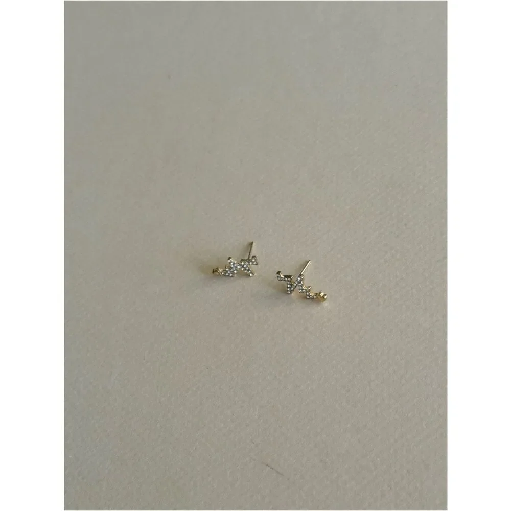 Lightning Heart Stud Earrings N2167